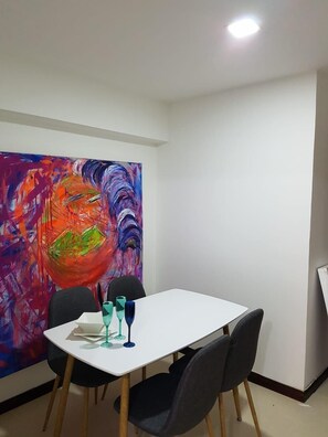 Apartemen Eksklusif | Makan di kamar