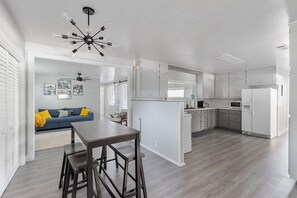 House, 3 Bedrooms | Private kitchen