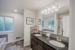Cabin, 3 Bedrooms | Bathroom