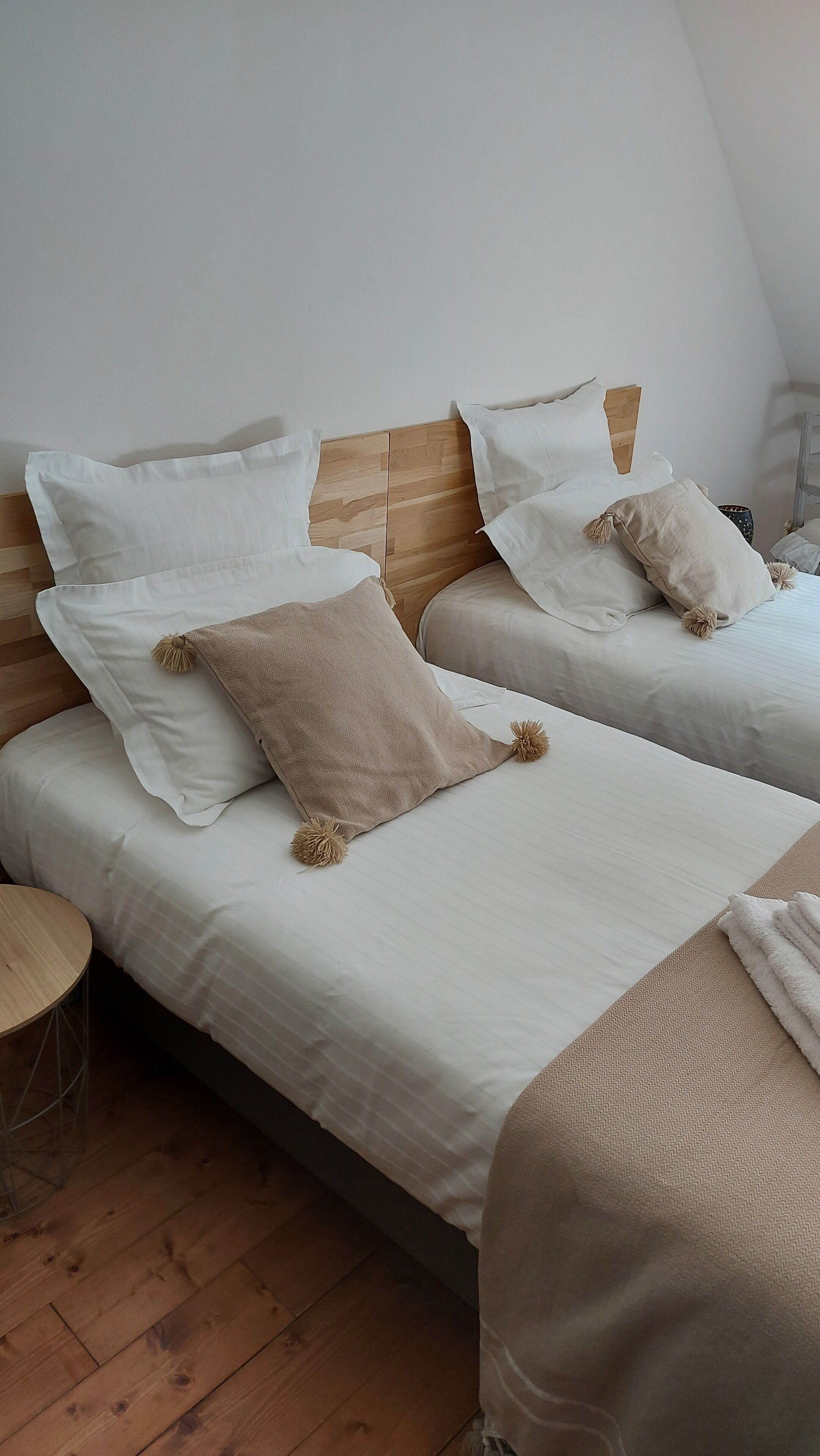 2 Schlafzimmer, Schreibtisch, schallisolierte Zimmer