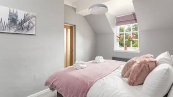 1 slaapkamer, een strijkplank/strijkijzer, reisbedje, gratis wifi