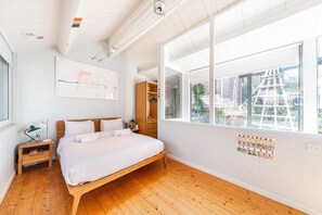 2 bedrooms, iron/ironing board, free WiFi, bed sheets - Lovely 2BR apartment in Shoreditch - Pass the Keys (London)