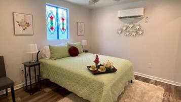 1 habitación, tabla de planchar con plancha, wifi gratis y ropa de cama