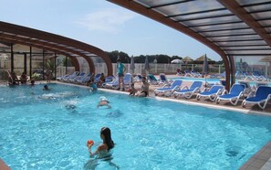 Alberca al aire libre y alberca climatizada