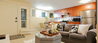 Burnaby Cozy suite Near Skytrain
