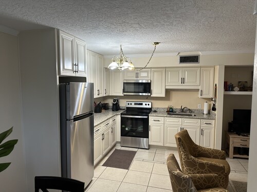 Melbourne Harbor -Top floor condo over Crane Creek - 5 mins to the beach