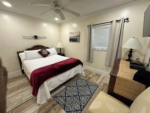 1 bedroom, desk, free WiFi, bed sheets