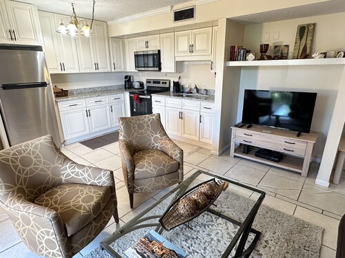 Melbourne Harbor -Top floor condo over Crane Creek - 5 mins to the beach