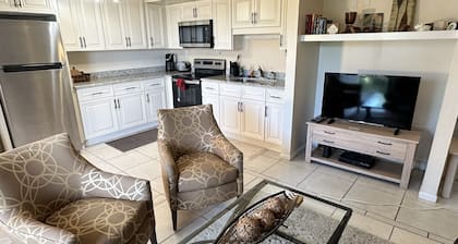 Melbourne Harbor -Top floor condo over Crane Creek - 5 mins to the beach