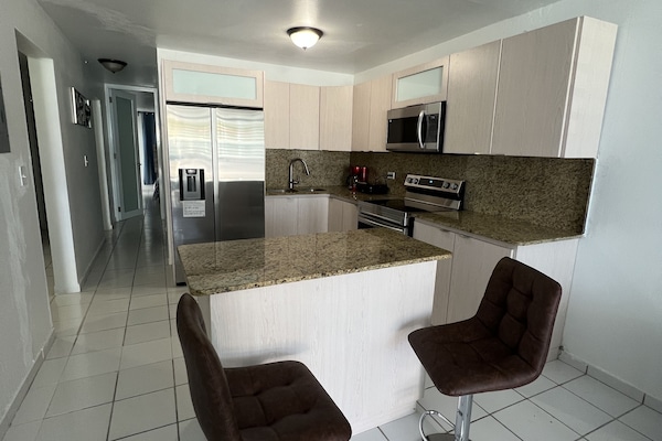 Microonde, forno, piano cottura, macchina per tè/caffè