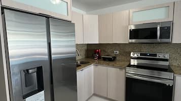 Microwave, oven, stovetop, coffee/tea maker