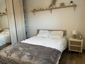5 Schlafzimmer, Bügeleisen/Bügelbrett, kostenloses WLAN, Bettwäsche