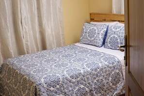 2 bedrooms, iron/ironing board, WiFi, bed sheets