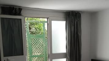 2 chambres, fer et planche à repasser, Wi-Fi gratuit, draps fournis