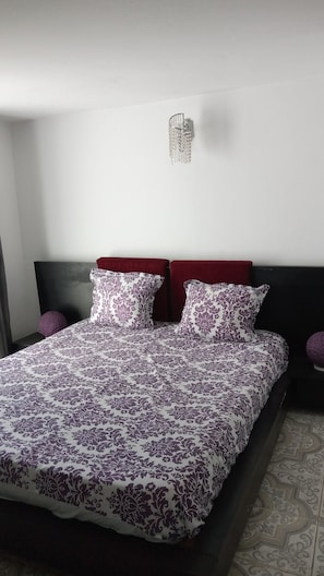 2 bedrooms, iron/ironing board, free WiFi, bed sheets
