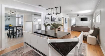 Altes Eckert Stolz - Stonewall Stunner in the heart of Wine Country!