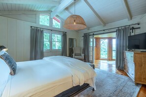 4 多间卧室、办公桌、熨斗/熨衣板、旅行婴儿床