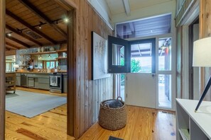 冰箱、微波炉、烤箱、炉灶