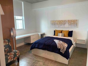 2 habitaciones, escritorio, tabla de planchar con plancha y wifi gratis 