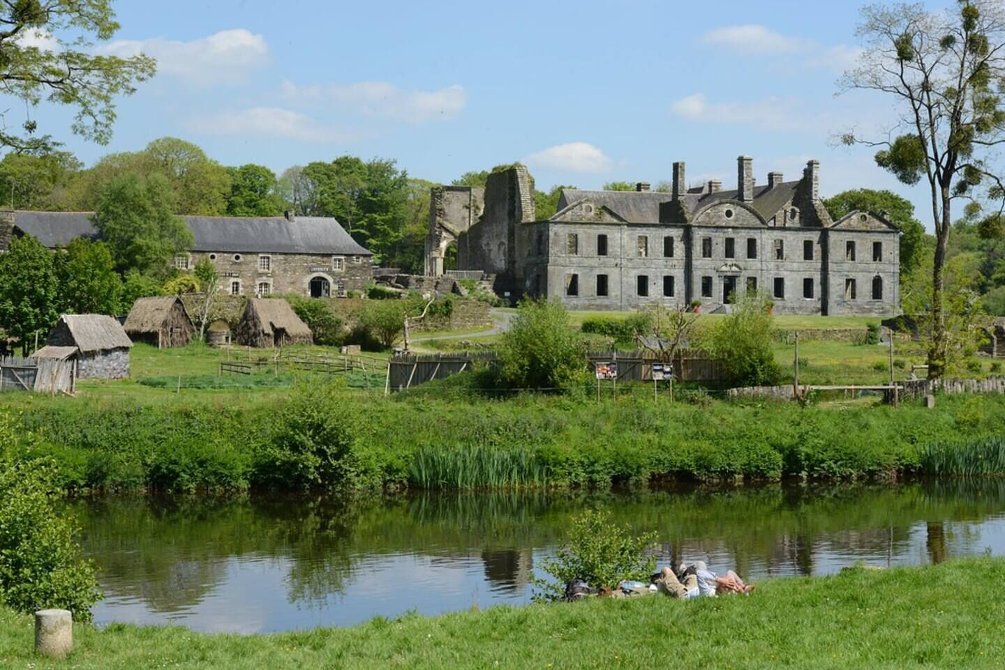 l'abbaye de BON REPOS à BON REPOS SUR BLAVET, près de Perret