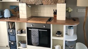 Kaffetrakter/tekoker, kjøleskap, mikrobølgeovn og ovn