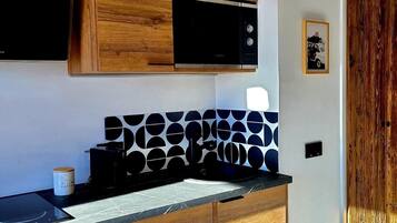 Frigorífic, microones, placa de cuina i rentaplats