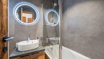 Badewanne, Haartrockner