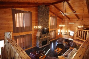 Fernseher, Kamin