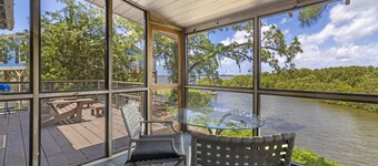 3 bedroom cabin on the Gulf that accommodates 8 guests & one pet. 3 Kayaks too.