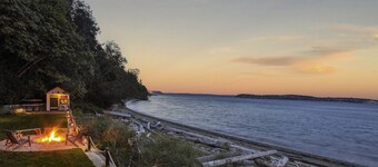 Ferry Cove - Private low bank beachfront property.