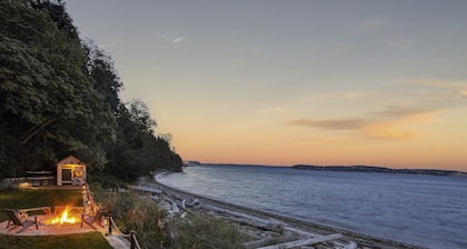 Ferry Cove - Private low bank beachfront property.