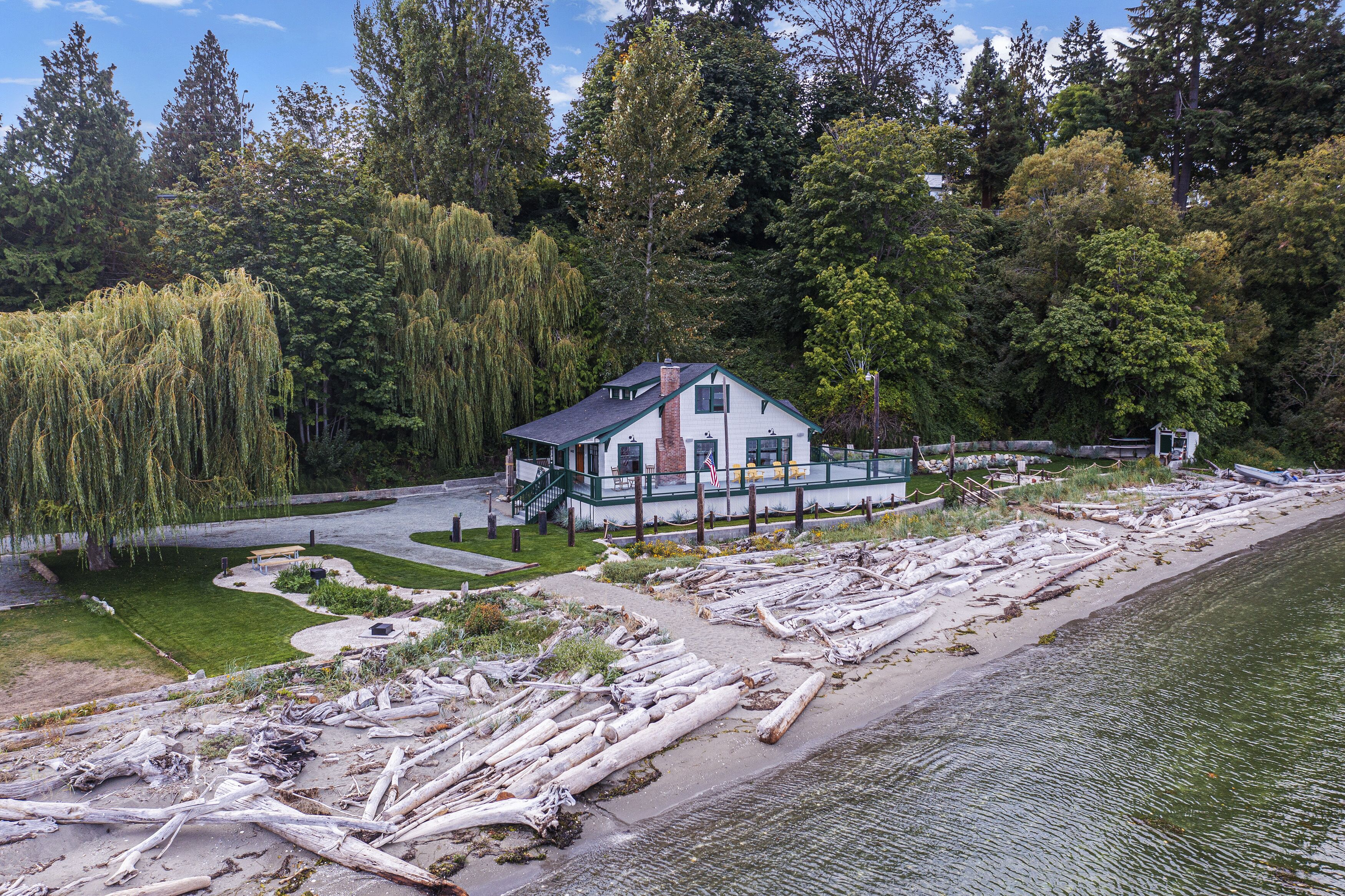 Ferry Cove - Private low bank beachfront property.