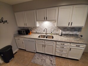 Refrigerador, microondas, horno y lavavajillas 