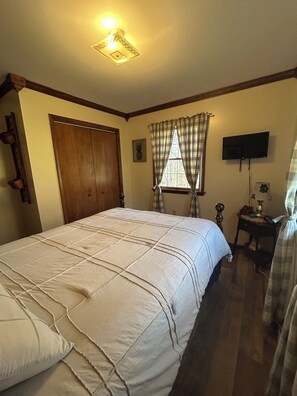 2 bedrooms, desk, travel cot, free WiFi