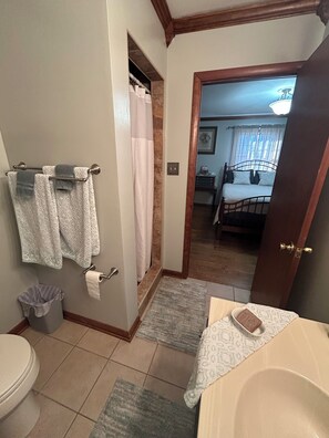 2 Schlafzimmer, Schreibtisch, Reisekinderbett, kostenloses WLAN