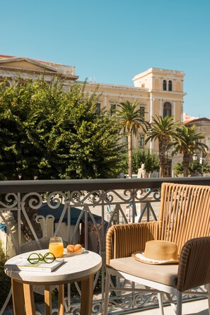 Free minibar items, in-room safe, individually decorated - SYROS SOUL (Syros)
