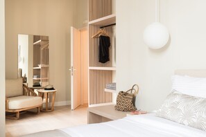 Suite estudio Deluxe, 1 habitación | Minibar (con algunos artículos gratuitos) y caja fuerte