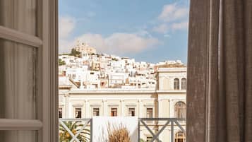 Suíte estúdio panorâmica | Frigobar (abastecido com alguns itens grátis), cofres nos quartos