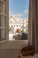 Panoramic Studio Suite | Free minibar items, in-room safe, individually decorated