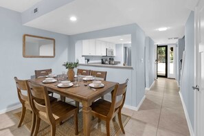 Dining - New to the Market - The Greens at Shipyard - Relax at Seahabilitation HHI (Hilton Head Island)