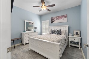 2 bedrooms, desk, WiFi, bed sheets