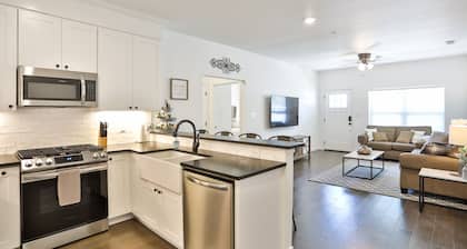 Hill Country Haven a Modern/Rustic 2 Bedroom 2 Bath Townhouse off Main Street