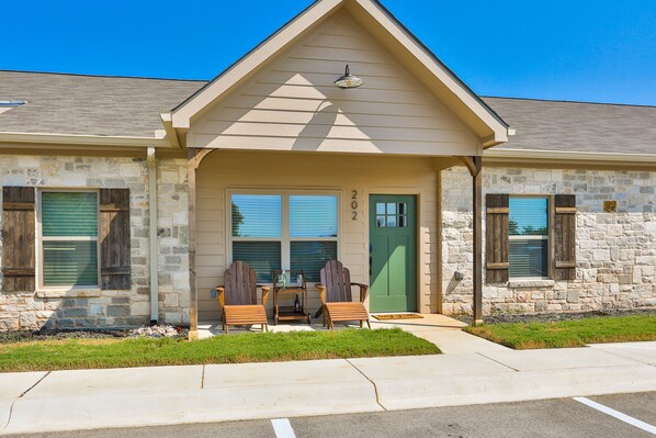 Exterior - Hill Country Haven a Modern/Rustic 2 Bedroom 2 Bath Townhouse off Main Street (Fredericksburg)