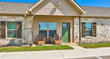 Hill Country Haven a Modern/Rustic 2 Bedroom 2 Bath Townhouse off Main Street