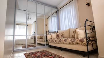 Fernseher, Kamin, DVD-Player