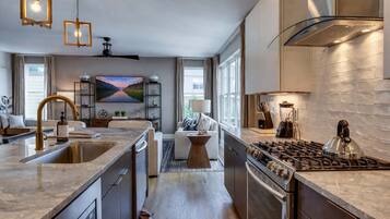 Coffee/tea maker, fridge, microwave, oven