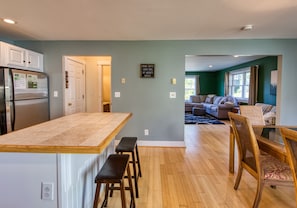Interior - 2 blocks to Olympic Oval, Walk to Downtown, Mountain Views! (Lake Placid)
