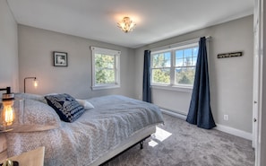 3 bedrooms, iron/ironing board, free WiFi, bed sheets - 2 blocks to Olympic Oval, Walk to Downtown, Mountain Views! (Lake Placid)