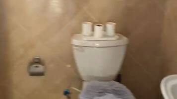 Bathtub, jetted tub