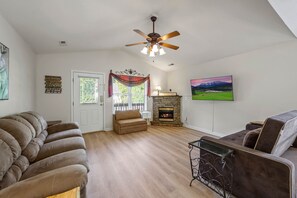 Smart TV, fireplace